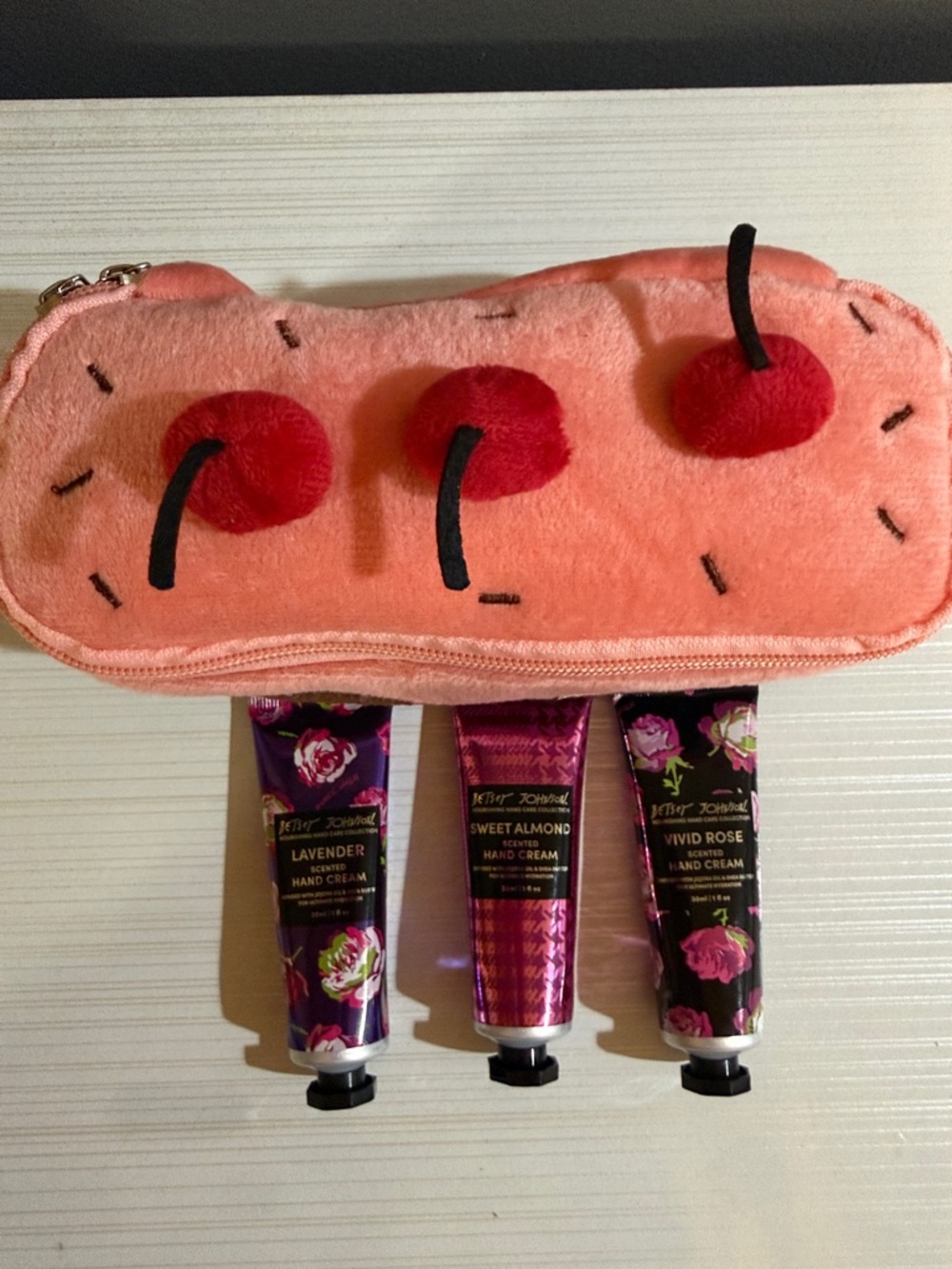 Betsy Johnson, mini hand creams with cute dessert bag unbranded - Picture 3 of 6